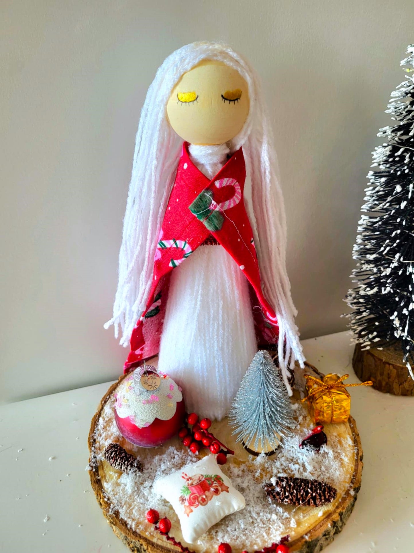 Noëlla - Gardienne de la générosité et des festivités de Yule (Pièce unique)