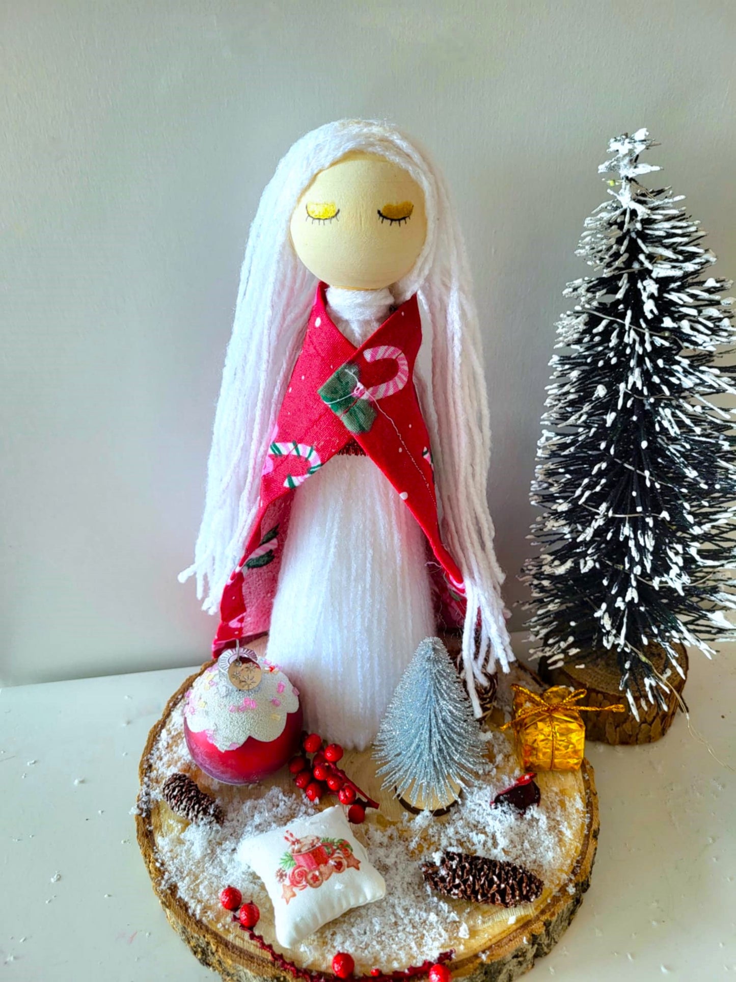 Noëlla - Gardienne de la générosité et des festivités de Yule (Pièce unique)